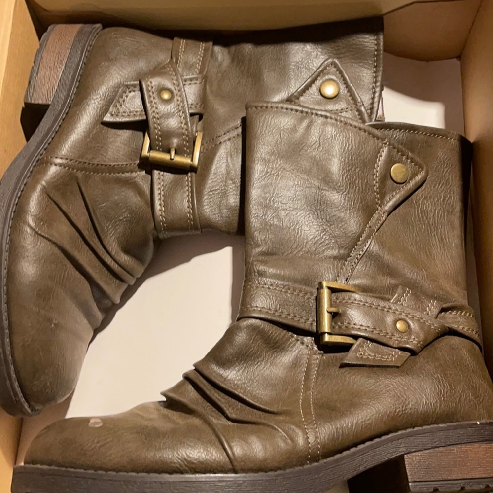 Size 7 bass boots